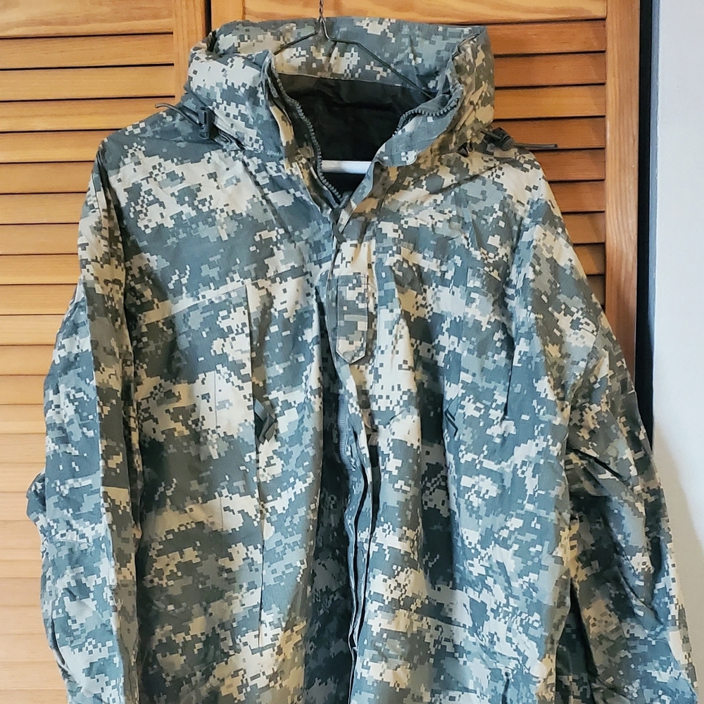 US ARMY GEN III Extreme Cold Wet Weather Jacket Large /R Rain Jacket ECWCS